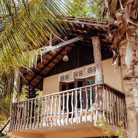 Hilltop Cabanas Komari Exterior photo