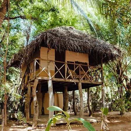 Hilltop Cabanas Komari Exterior photo