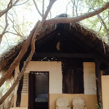 Hilltop Cabanas Komari Exterior photo