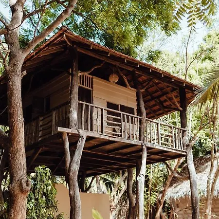 Hilltop Cabanas Komari Exterior photo